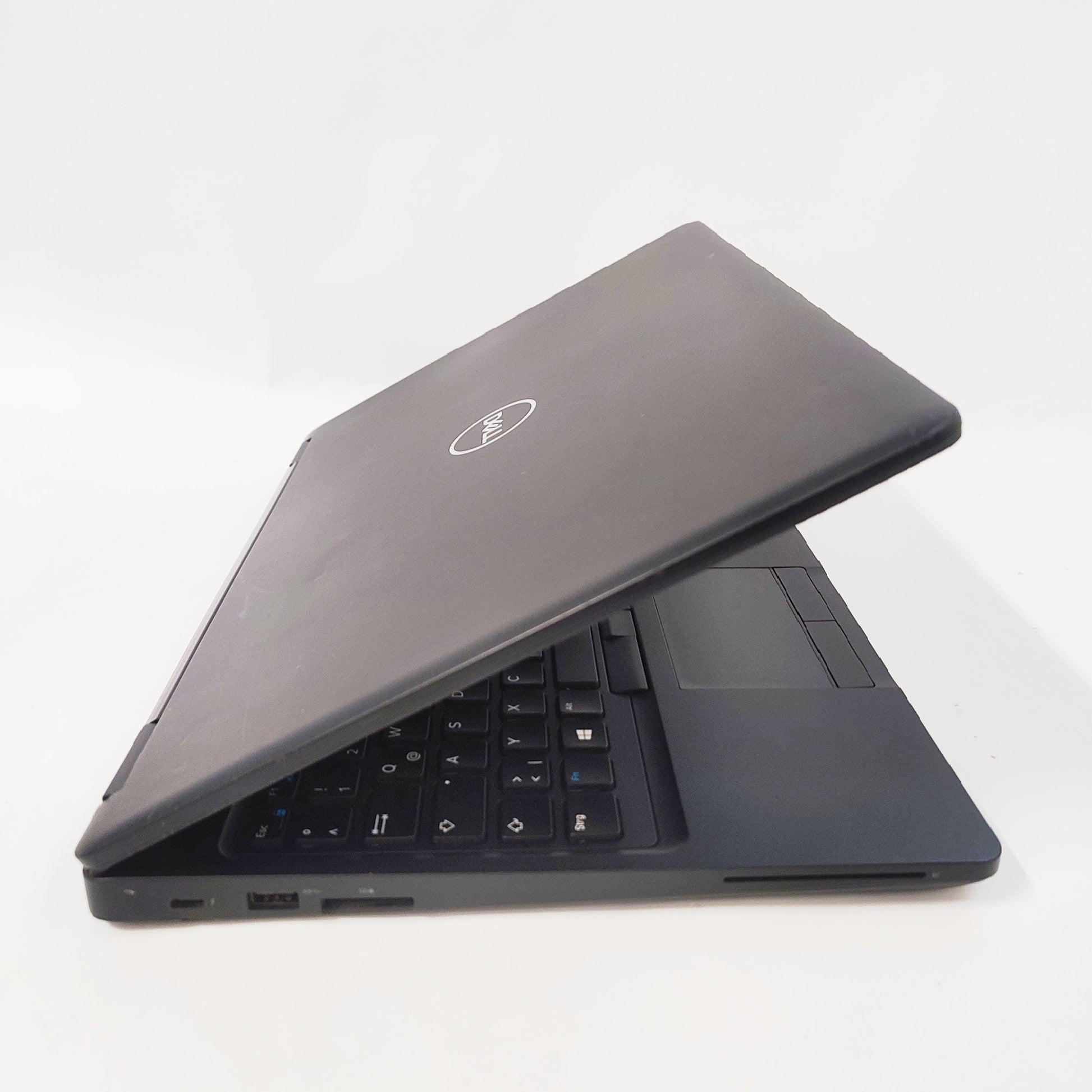 DELL Latitude 5591/i7-8550U/16GB/240GB SSD/Nvidia Geforce MX130/15.6″ FHD/ID: 17092